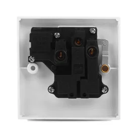 E-Series 13 Amp International Switch Socket